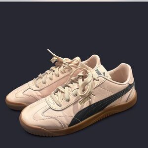 Puma Light Pink Women's‎ Sneakers size 7.5